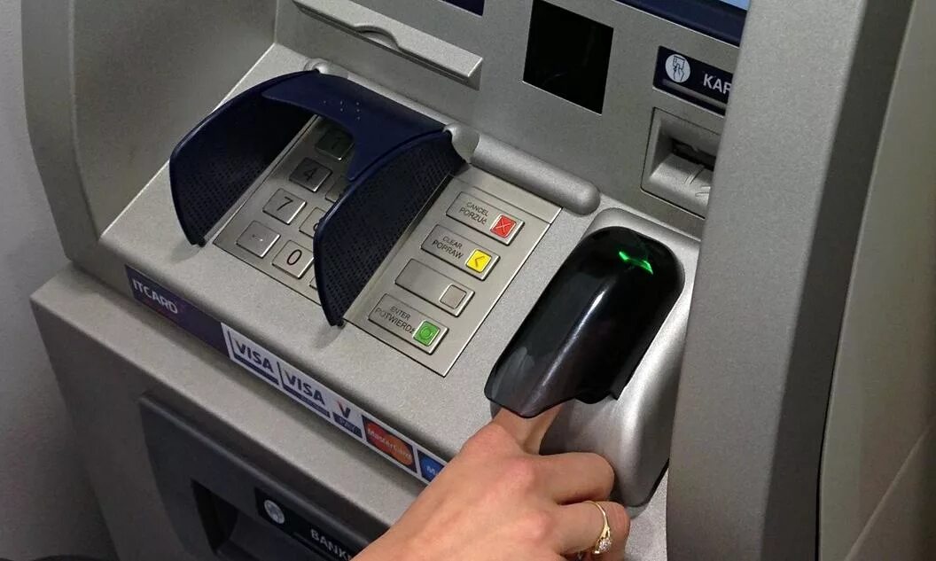 Пассаж банкоматы. Slm-415-ATM камера биометрии. Биометрический Банкомат. Банкомат с отпечатком пальца. Отпечаток пальца в терминале.