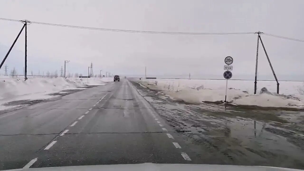 Дорога ноябрьск салехард. Новый уренгой сургут машина. 720 км автодороги сургут салехард. Фотография зимника вдоль трубопровода. Трасса сургут новый уренгой видео.