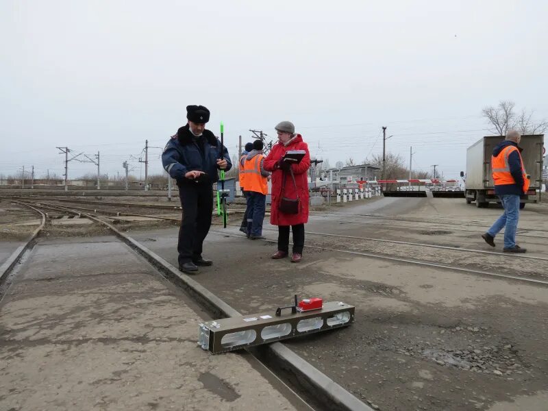 Осмотр переездов. Обследование железнодорожных переездов. комиссионное обследование железнодорожных переездов. балашовская дистанция пути. комиссионный осмотр жд переездов.