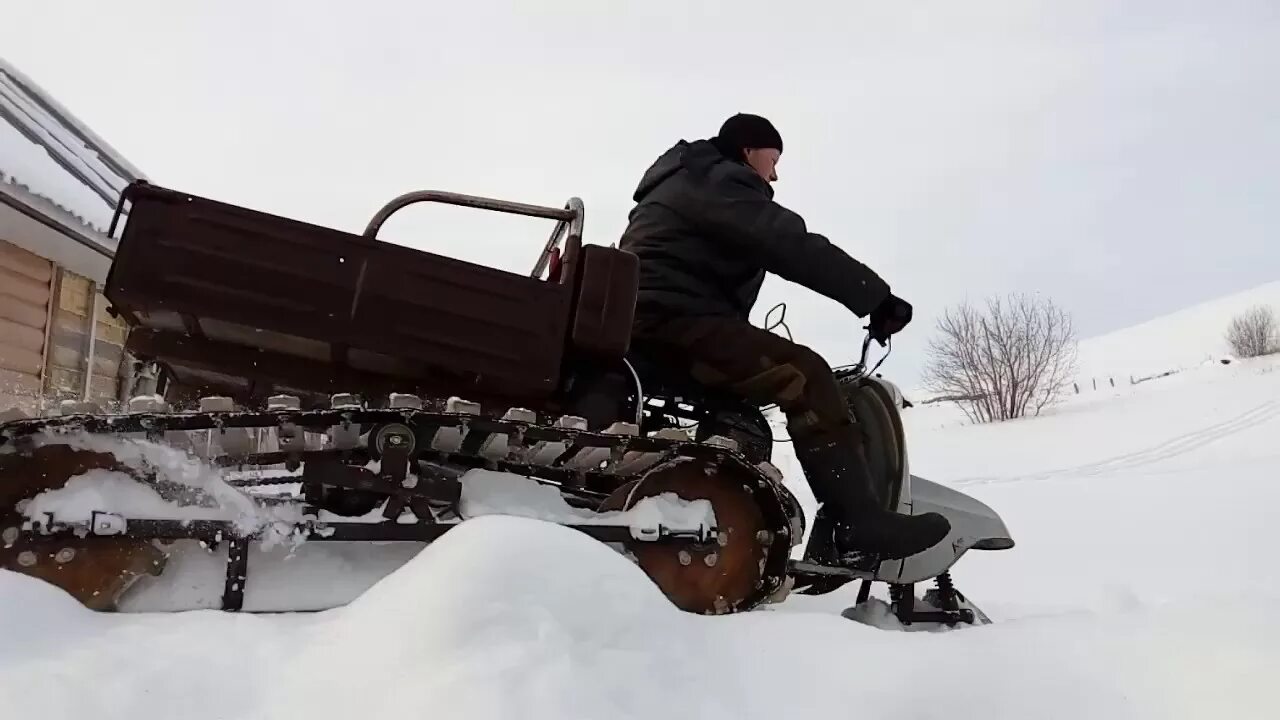 Мотороллер муравей на гусеницах. Мотороллер снегоход. Снегоход из мотороллера муравей. Мотороллер снегоход. Снегоход из мотороллера муравей.