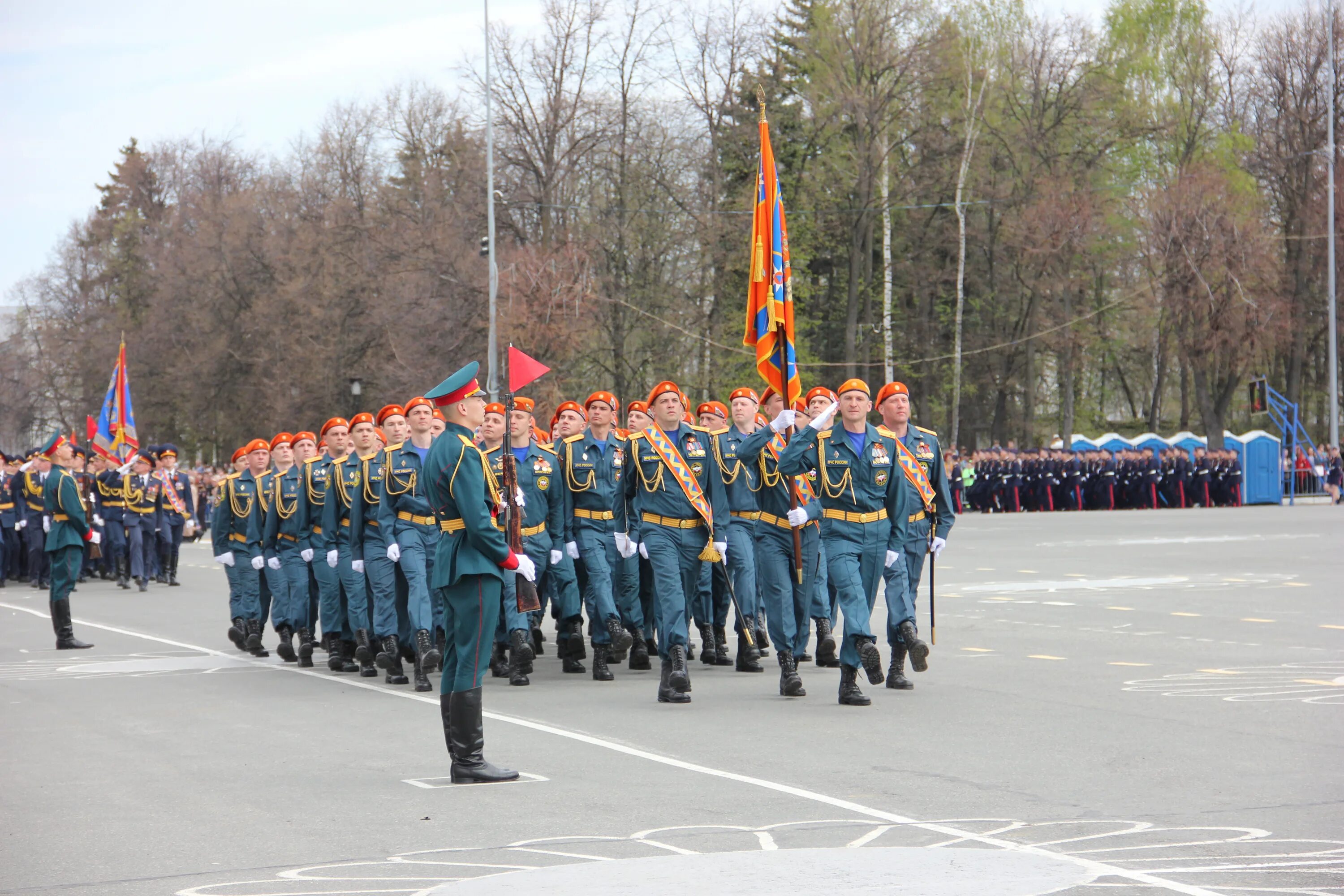 Парад мчс. МЧС на параде Победы. АГЗ парад 2022. МЧС на параде 9 мая. Парад Победы 2022 МЧС.