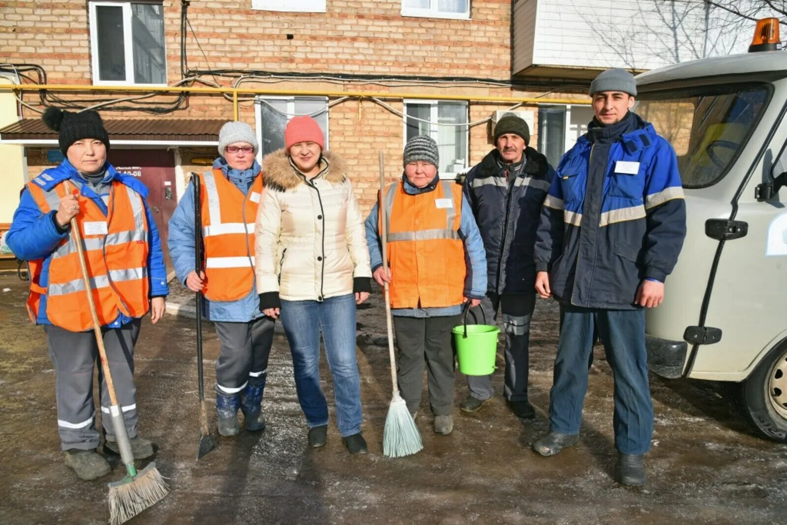 Жкх коммунальное. Работники ЖКХ. Сотрудники ЖКХ. Дворник ЖКХ. Работники ЖЭУ.