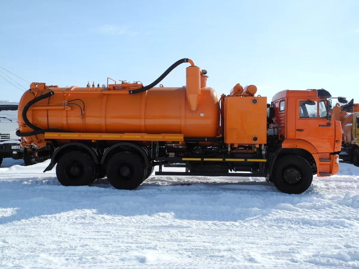 Ассенизатор 4 куба. Ко-507к машина илососная. Откачка екатеринбург. Откачка екатеринбург. Откачка екатеринбург.