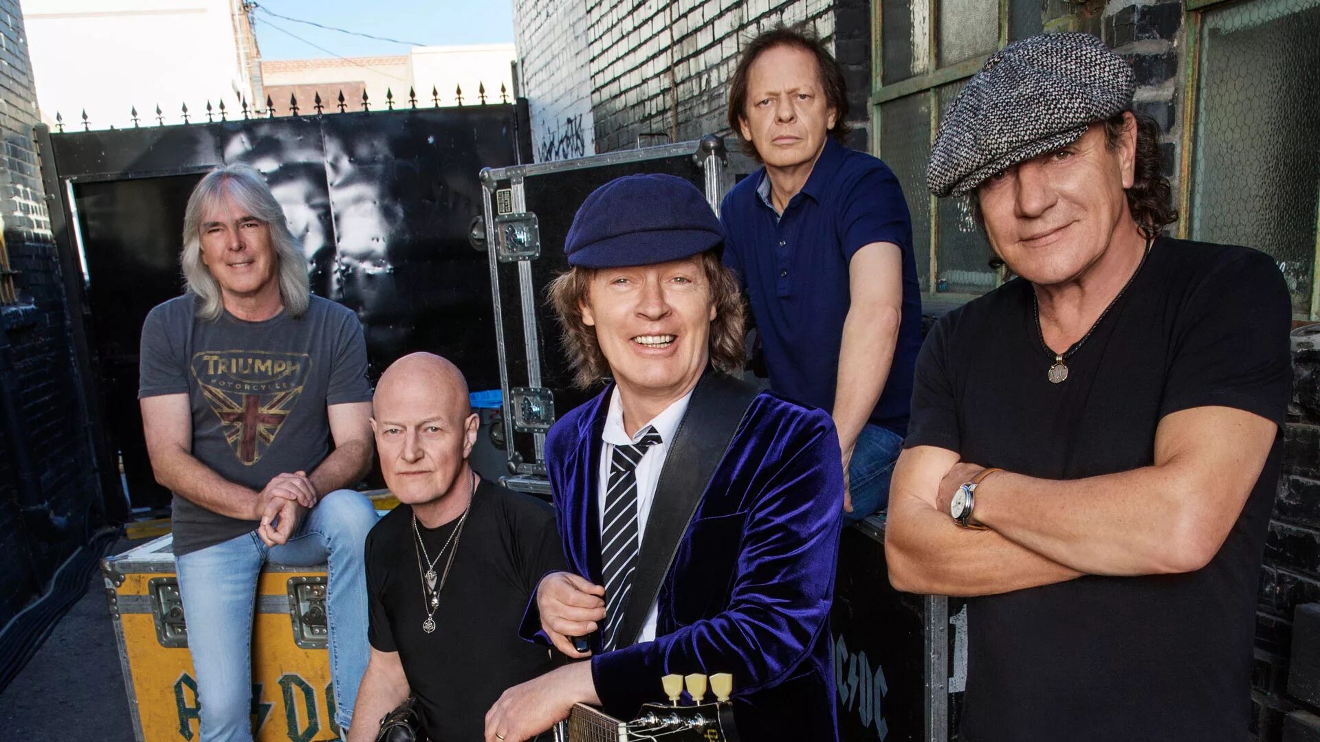 Ac/dc группа 2019. Брайан джонсон ac/dc 2020. Ac dc история. Самая известная австралийская рок группа. Ac/dc группа 2019.