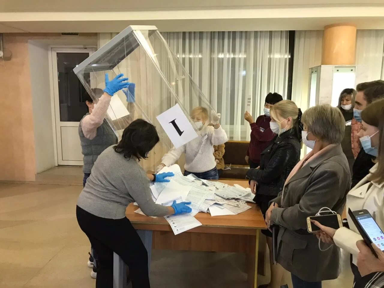 Сегодня первый день голосования. Закрытие выборов. Выборы 2019 года Оренбург фото. Выборы 2018 Приморский край фото.