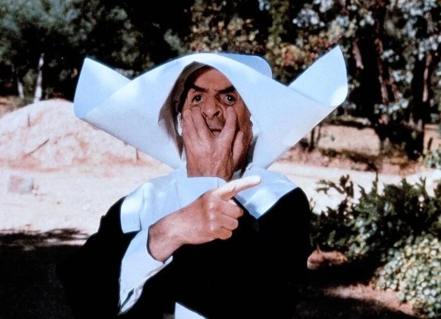 Луи дефинес монахиня. Луи де фюнес в образе монашки. Луи де фюнес в роли монашки. Луи де фюнес монашка. Луи де фюнес монашка фото.