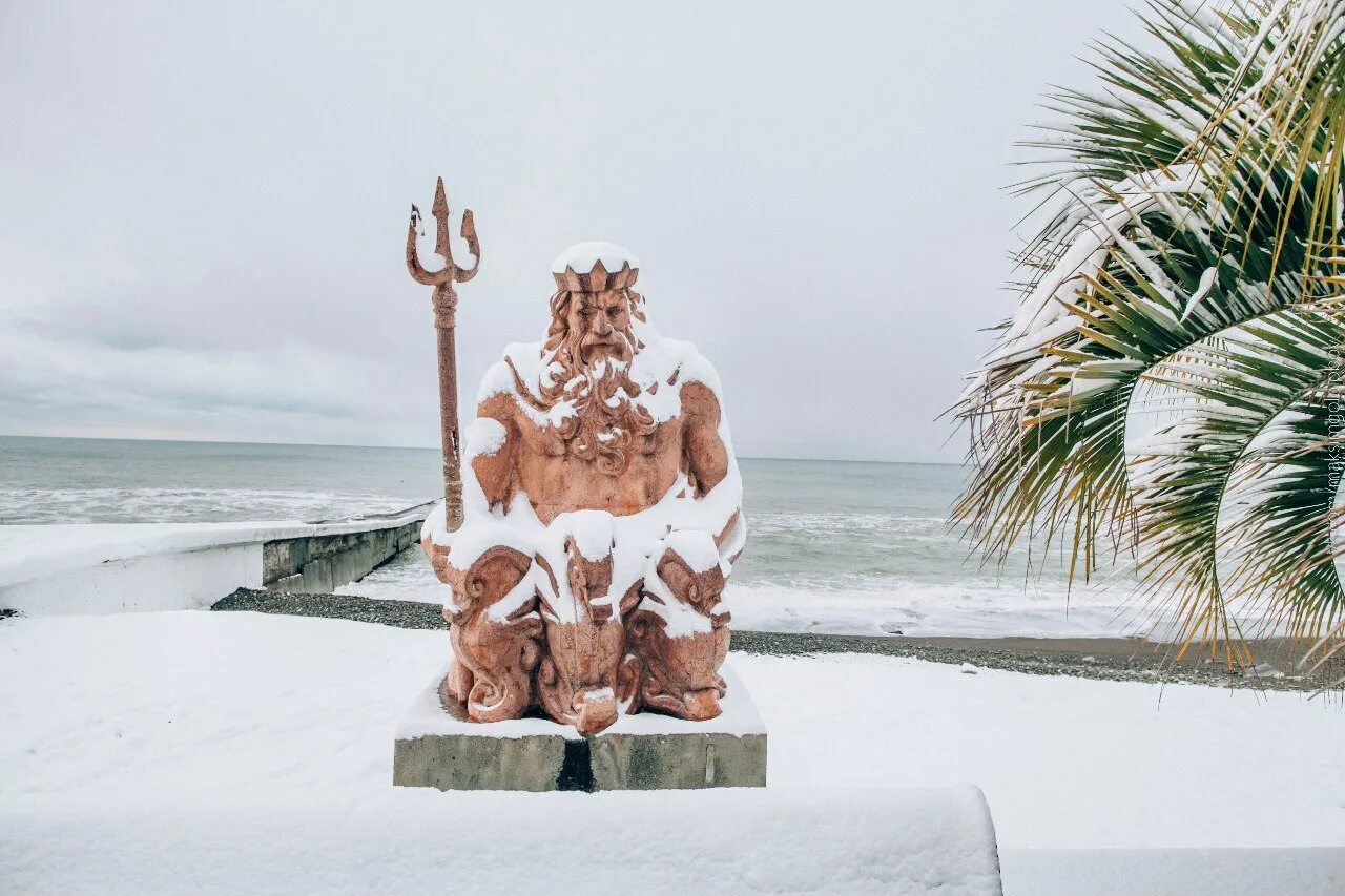 Сочи в декабре. Центр сочи зимой. Сочи адлер декабрь. Сочи в декабре. Сочи адлер декабрь.