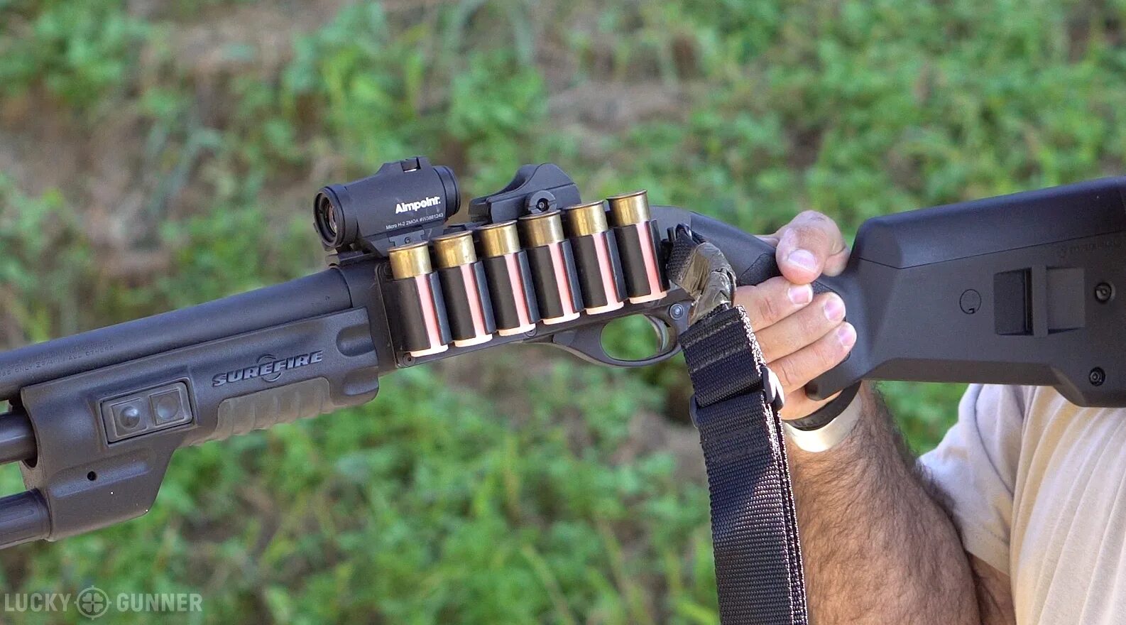 Перезарядка дробовика. Перезаряжает ружье. Перезаряжает дробовик. Перезарядка дробовика. Звук перезарядки дробовика.