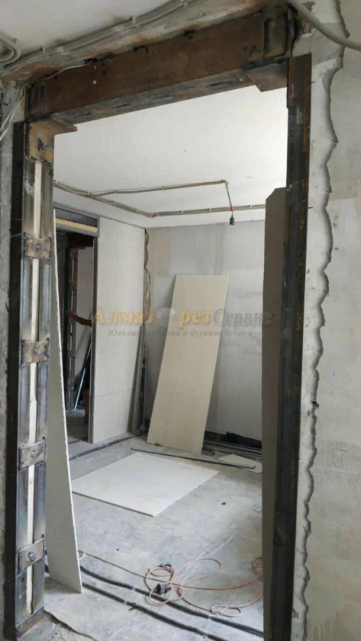 Обрамление проемов угловой сталью. Усиление дверного проема. Пробивка дверного проема 2000 мм. Усиление проемов. Усиление проемов расценки.