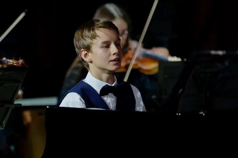 аким камара скрипач. вундеркинд фото. аким скрипач 3 года. группа вундеркинды. вондеркинги музыканты.