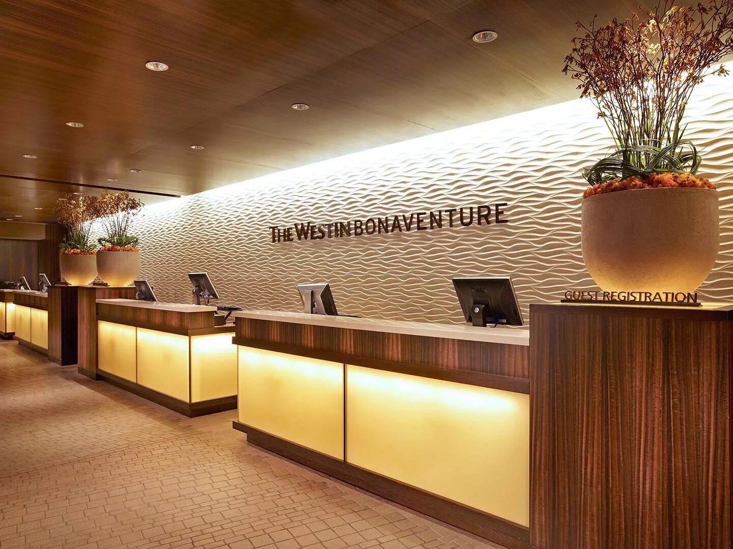 киев гостиница москва на крещатике. Peninsula дубай. как называется гости. макао. 4 seasons москва отель.