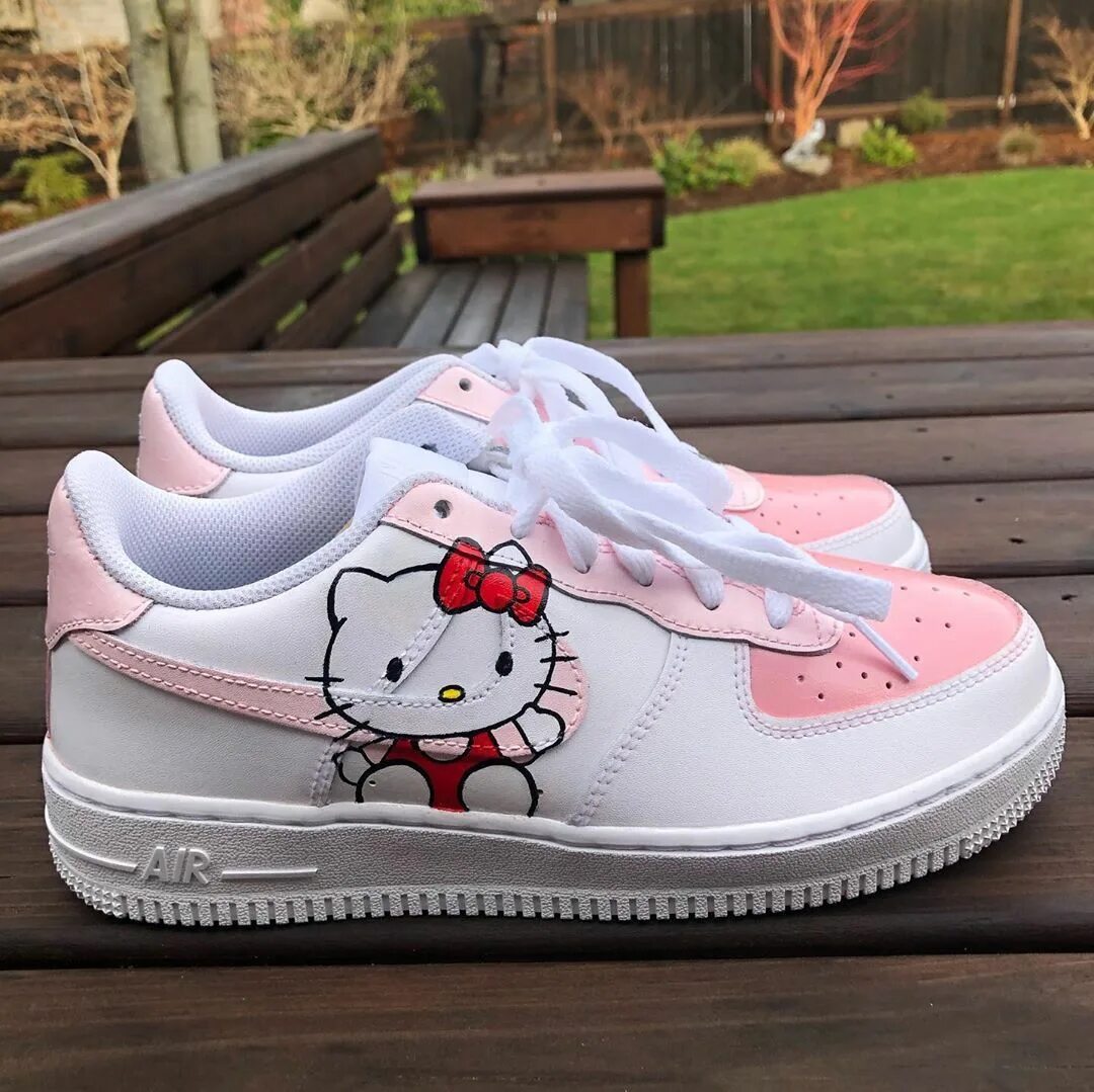 Кроссовки hello. Хеллоу Китти найк. Nike Хеллоу Китти. Nike Air hello Kitty. Nike hello Kitty кроссовки.