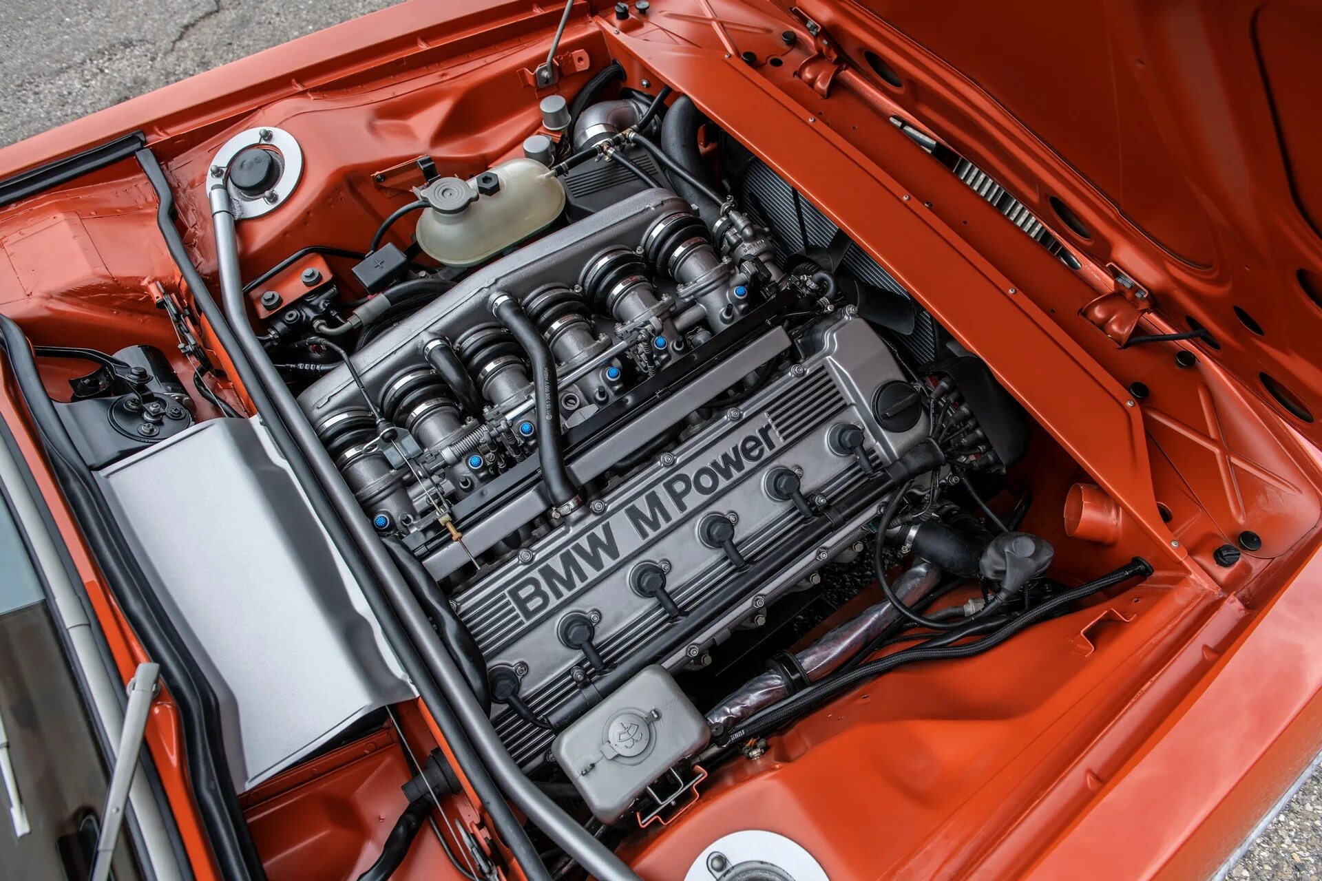 Двигатель cs. Bmw 3.0 cs 1974. bmw 3.0 cs e9. рядный 6 цилиндровый двигатель bmw. bmw 2.5 cs e9.