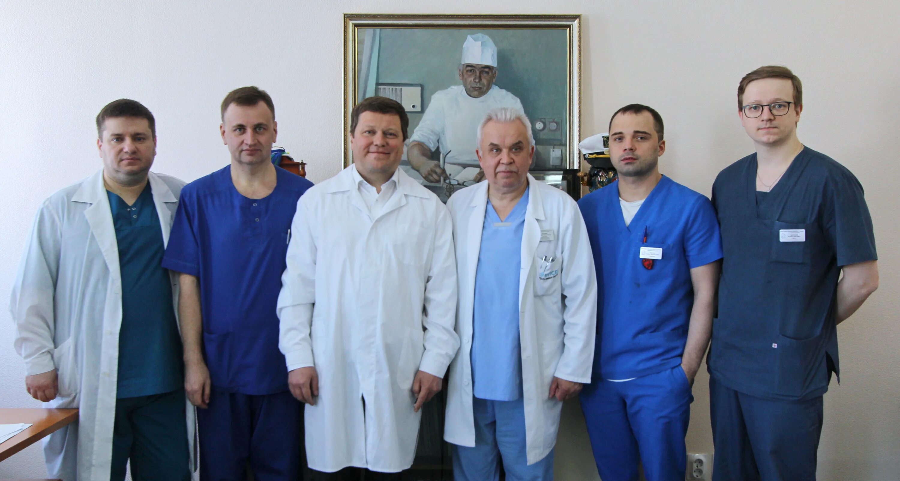 Хирурги 1 городской поликлиники. Хирурги 1 городской поликлиники. Абдулаев магомед врач. 1 областная больница нижний тагил. Хирурги 1 городской поликлиники.