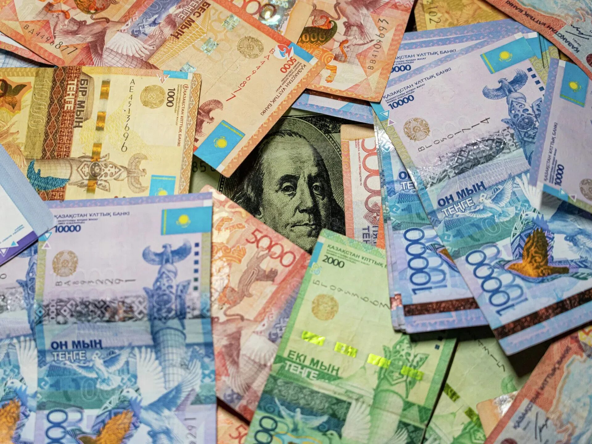 100 рублей казахстана в рубли. Тенге. 3000 рублей в казахстане. Тенге к доллару. 2500000 тенге в рублях.