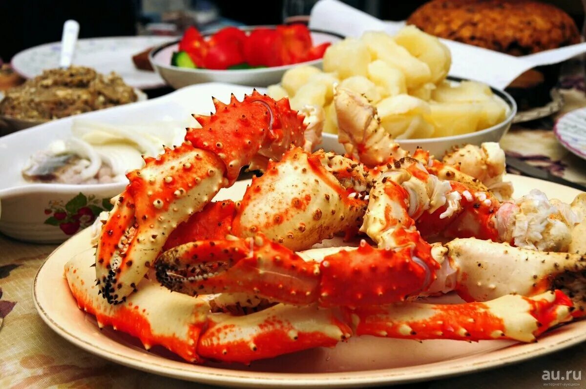 Суши с морепродуктами. Блюда из краба. Дальневосточный лобстер. Frys краб. Камчатский краб еда.