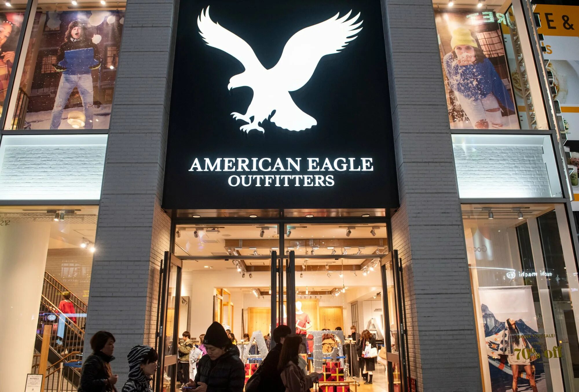 Американ игл. American Eagle бренд. American Eagle одежда. American Eagle Outfitters. Американский бренд одежды с орлом.