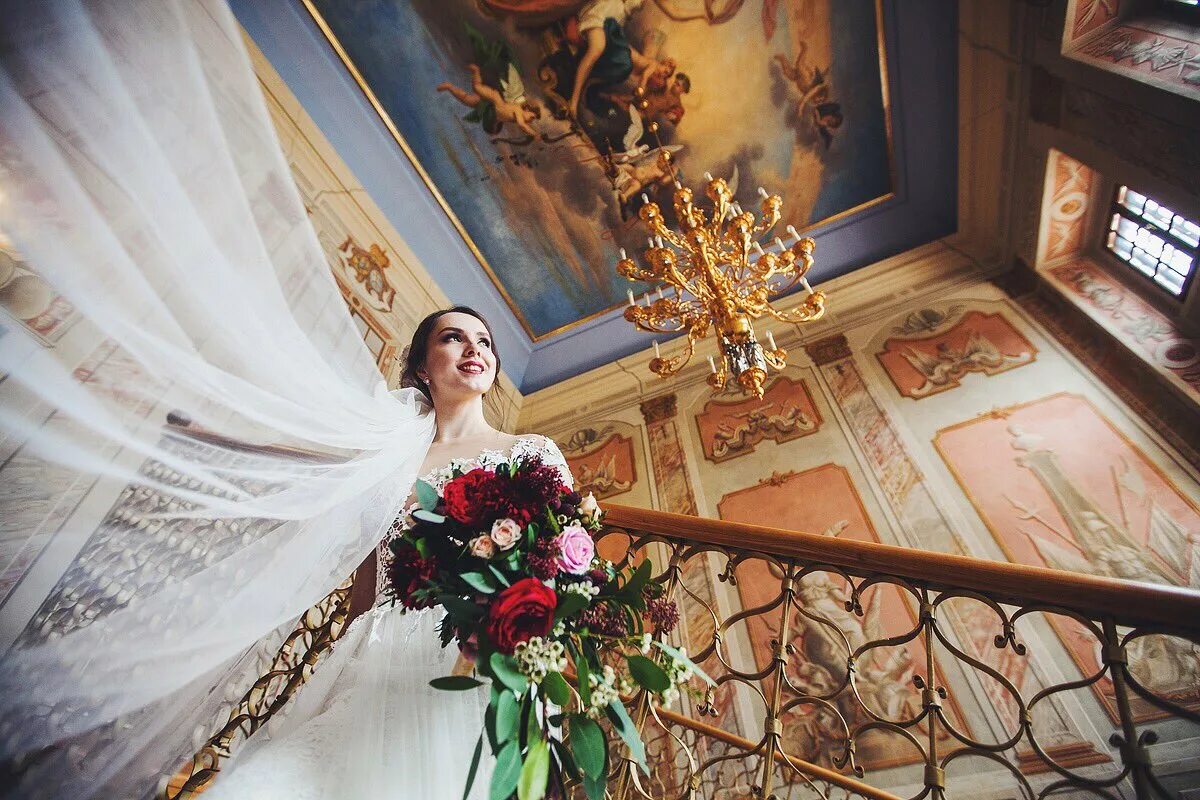 Кафе гетман. Замок несвиж ресторан. Несвижский замок беларусь внутри. Несвижский замок ресторан. Жена бизнесмена несвиж боровский.