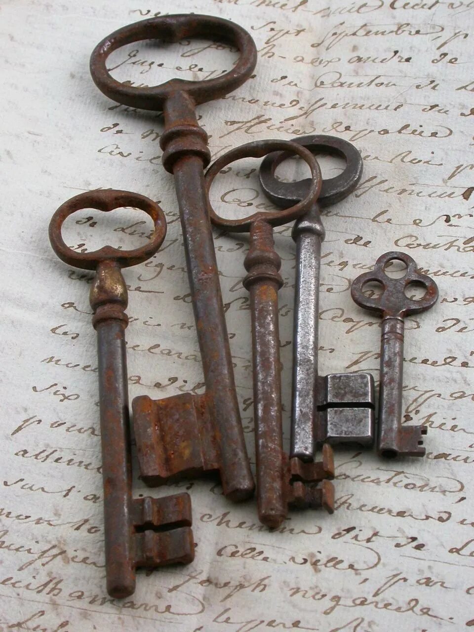 Куплю старые ключи. Старинный ключ. Антикварный ключ. Ключ дверной старинный. Старые ключи от замков.