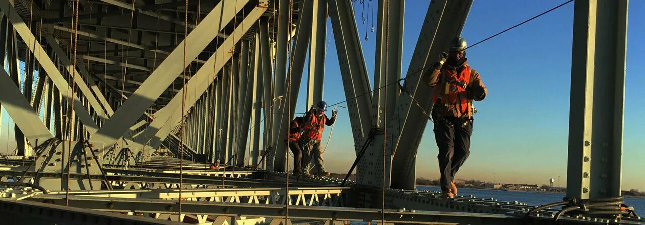 Монтажник металлоконструкций. Монтаж и демонтаж строительных лесов. Монтаж металлических конструкций. Профессия строитель. Ао нвбс.