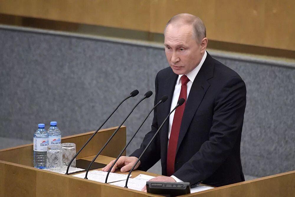 Срок президента. Выступление Путина. Президент России 2020. Путин за трибуной. Президент РФ выступает.