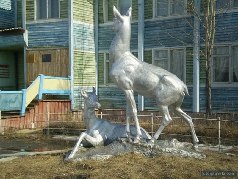 Томпонский улус Тополиное. Село Тополиное Томпонского района. Село Тополиное Якутия. Памятник олень Тополиное Томпонский район. Тополиное якутия