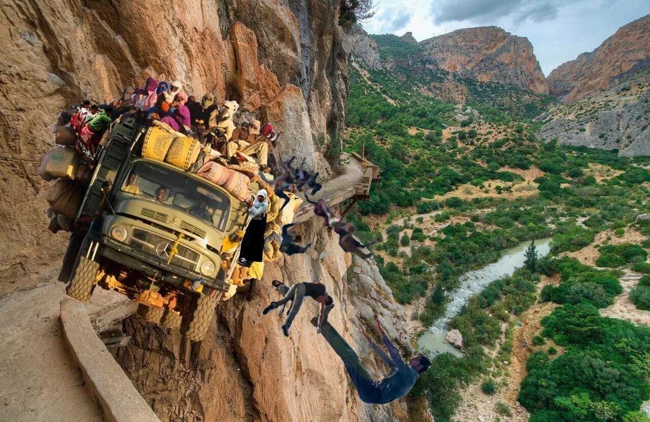 World most dangerous. Шоссе Карнали, Непал. Дорога зоджи ла Индия. Дорога смерти в Боливии. Химашал Индия дорога.