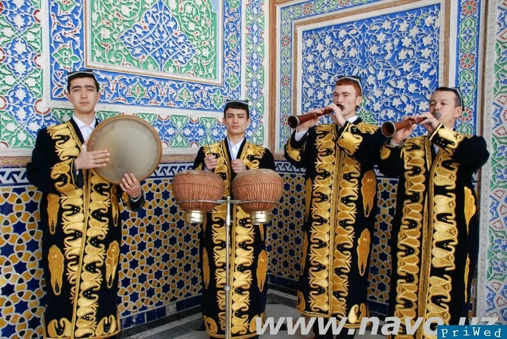 Uzbek musiqa. Карнай сурнай Ташкент. Карнай сурнай инструмент. Карнай музыкальный инструмент Узбекистана. Карнай сурнай музыкальные инструменты.