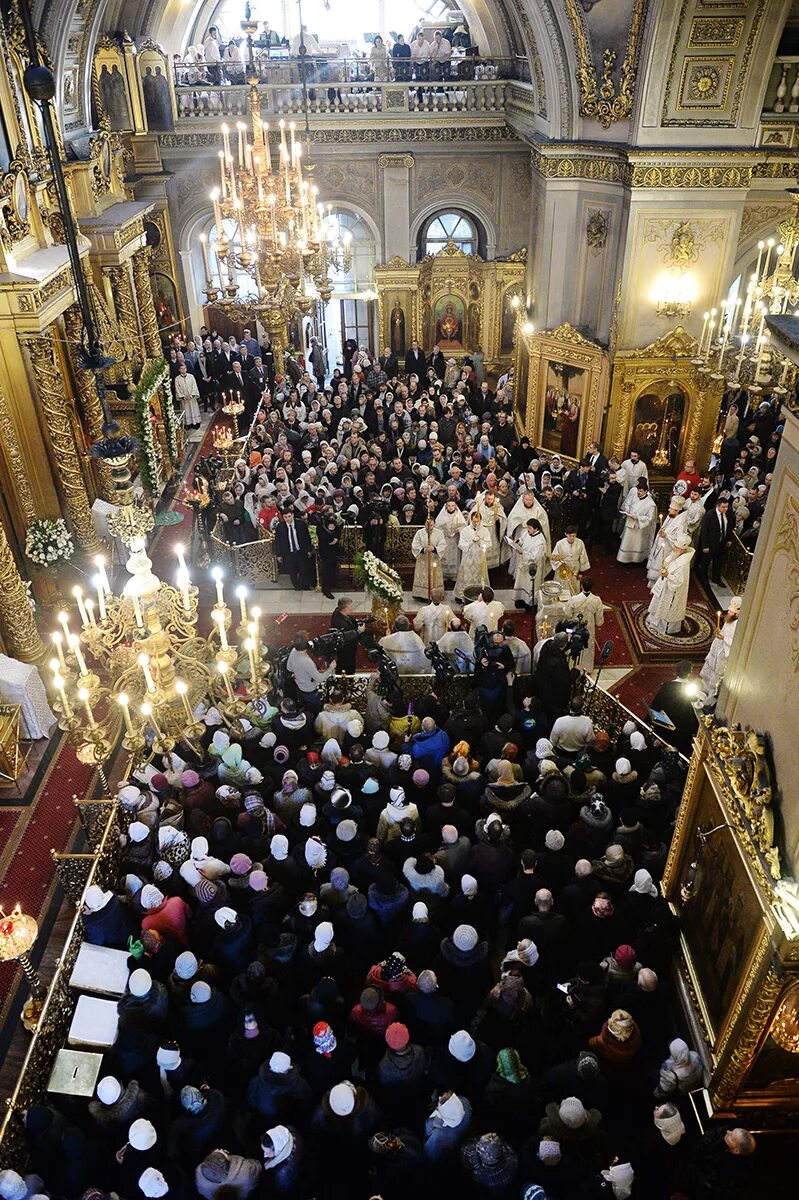 Марфо-мариинская обитель храм внутри. Богоявленский патриарший собор в москве. Храм на бауманской службы. Крещение богоявленский собор. Освящение воды на крещение господне патриарх кирилл.