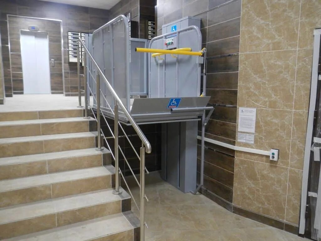 Подъёмник пвт-1пу2. Платформы вертикального перемещения. Подъемная платформа с вертикальным перемещением. 1300 x 3000 x 250мм. Бк а 111 подъемник.