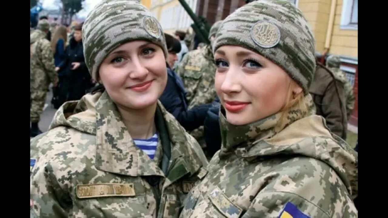 Украинские девушки военные. Женщины Украинки военные. Женщины военнослужащие в Чечне. Женщины военнослужащие ВСУ.