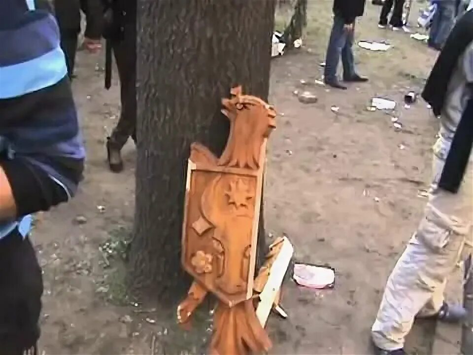 Пьяную малолетку в лесу. Пьяную малолетку в лесу