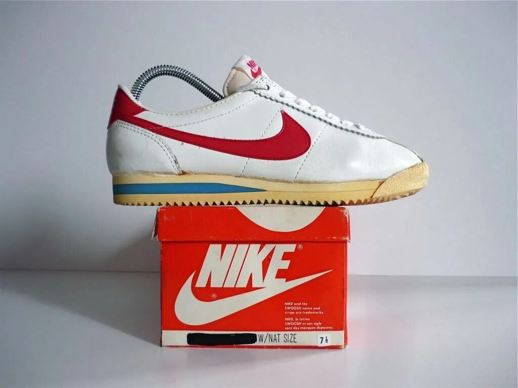 Старые кроссовки найк. Nike Cortez 1972. Найк Кортес кроссовки 1970. Найк Кортес первые. Nike Cortez Винтаж.