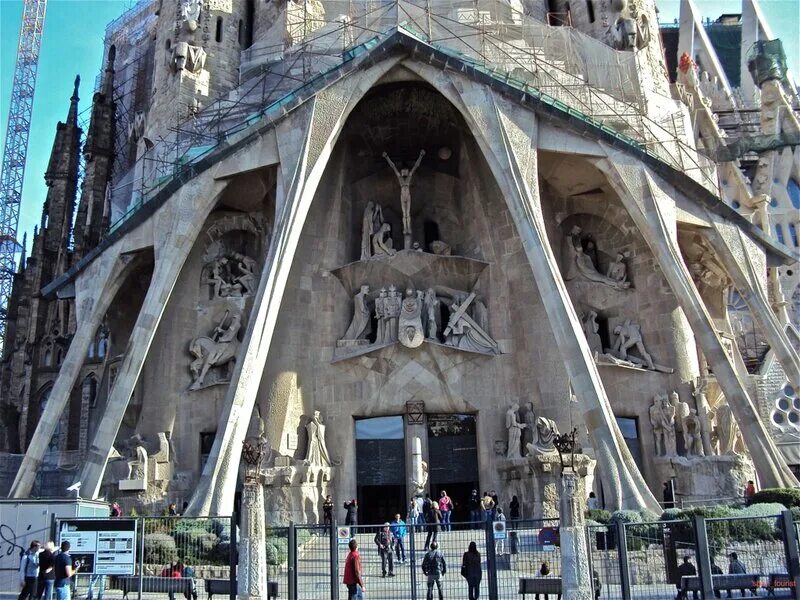 Саграда ария чаша. Саграда ария чаша. Саграда ария чаша. Саграда ария чаша. Собор рождества гауди.