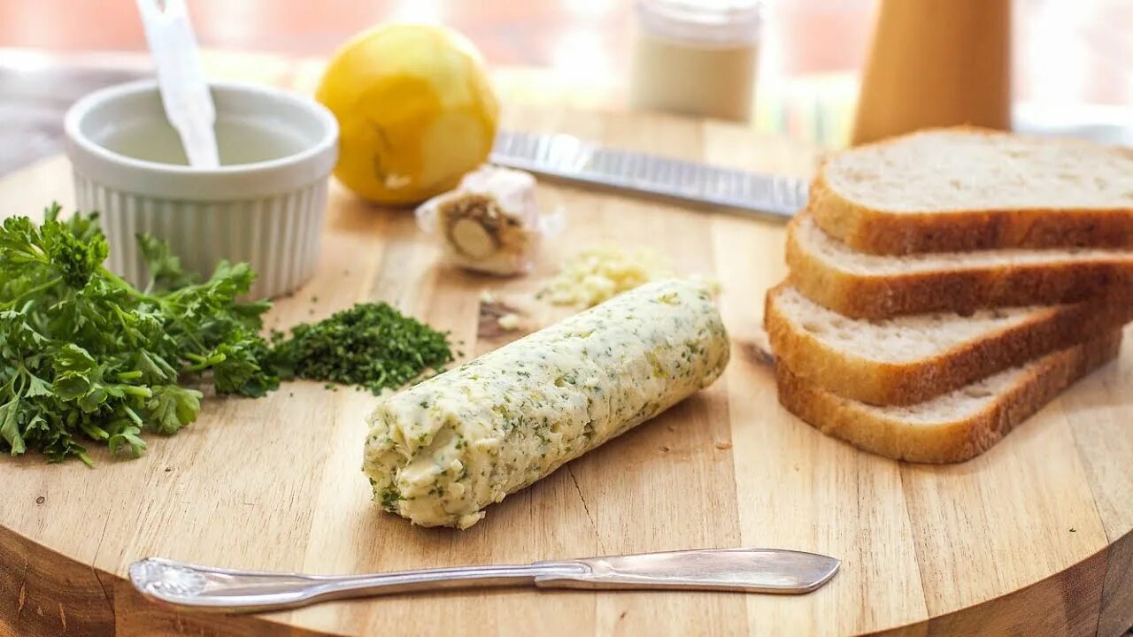 Eat butter. Parsley butter. compound butter. lemon parsley butter. garlic parsley для чего.