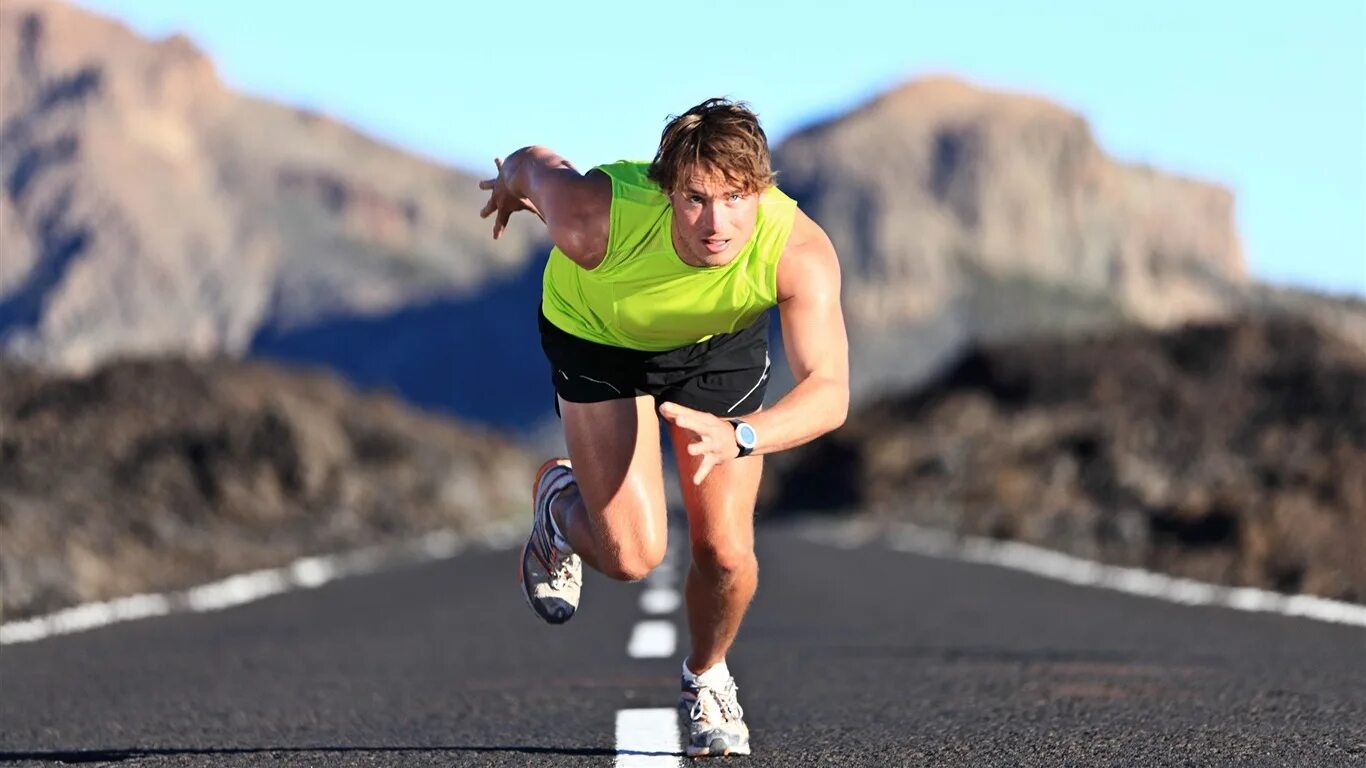 Спортсмены в движении. Спортивные люди. Спортсмен бежит. Спортсмен на пробежке. Dynamic start