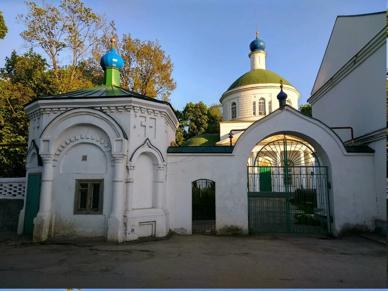 Скорбященская церковь рязань. Рязань храм иконы скорбящей божией матери. Скорбященская церковь рязань. Скорбященская церковь рязань звон. Рязань скорбященское кладбище часовня.