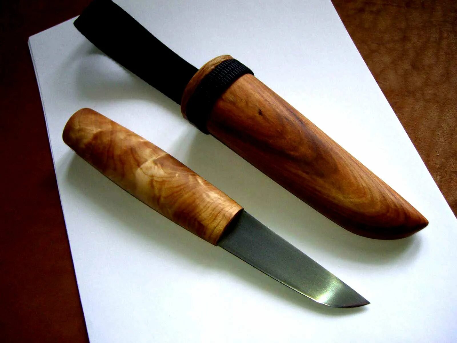 Деревянные ножны. Ножны манси. Саамский нож рукоять сувель. Деревянный нож в ножнах.