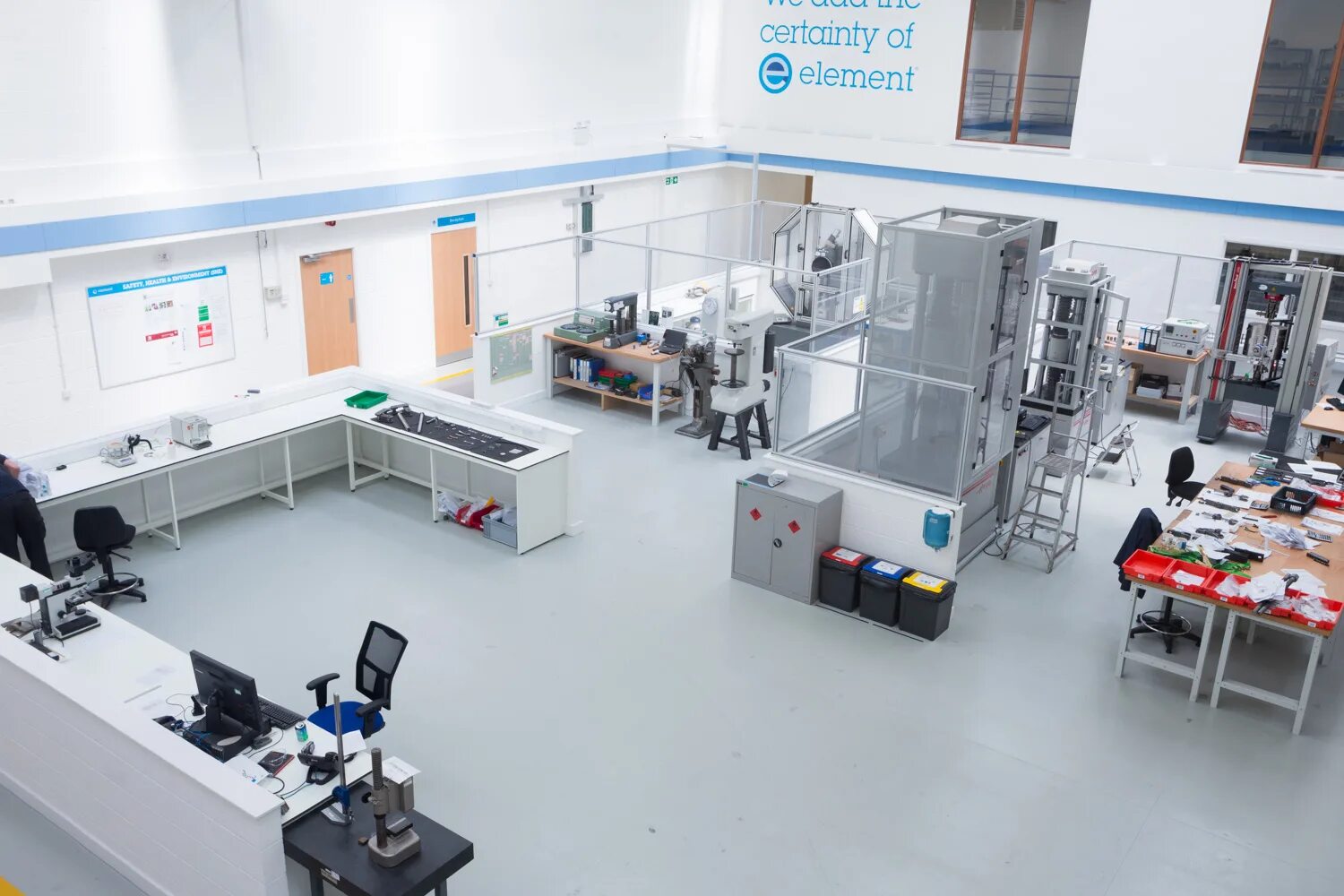 Material testing. R&amp;d тестовая лаборатория. тестовая лаборатория большая. materials testing. astm 5321 лаборатория.