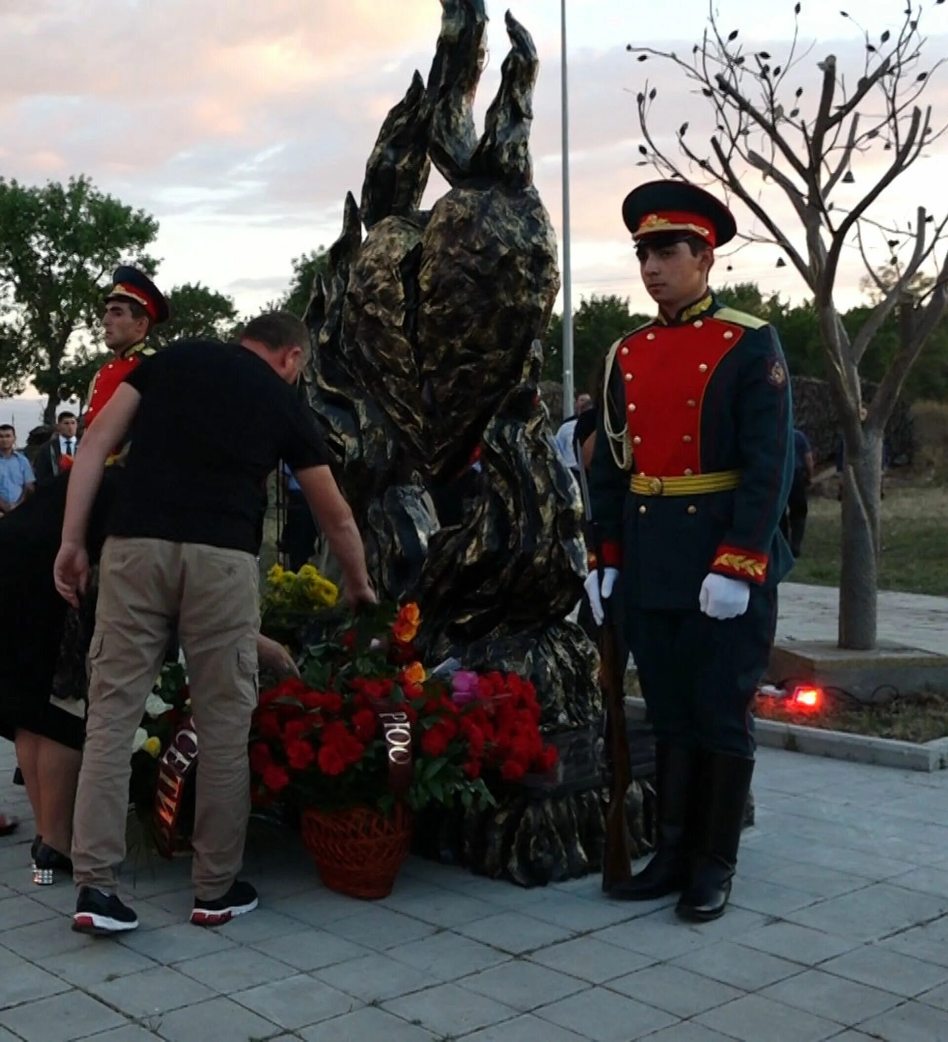 Цнелис 2019. Инал джабиев цхинвал похороны. Кокойты эдуард госохрана. Ситуация в осетии. Ситуация в осетии.