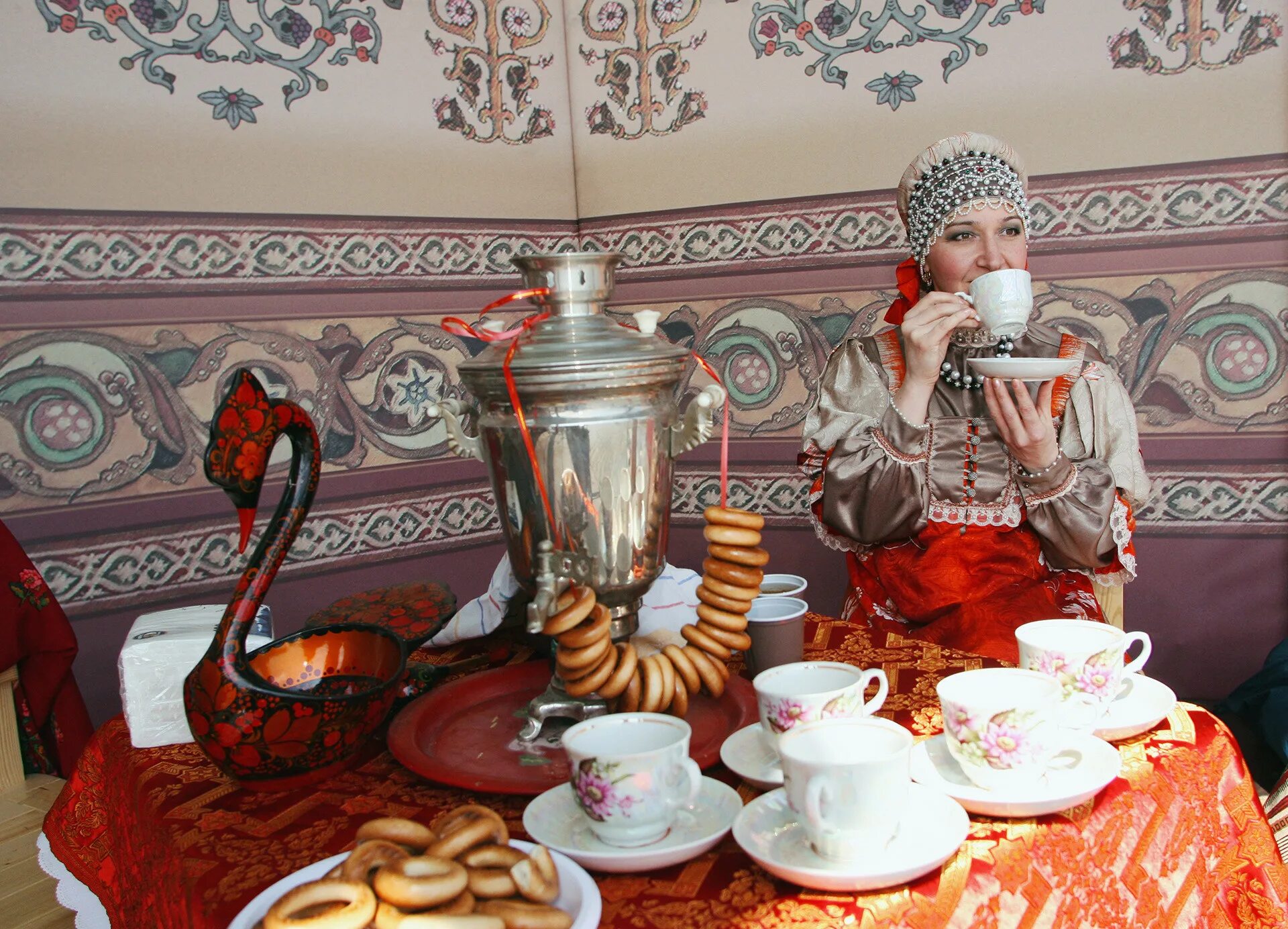 Русское чаепитие. Традиции чаепития в России. Традиционное русское чаепитие. Чайные традиции в России. Традиция самовара