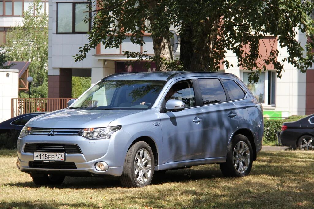 Форум мицубиси аутлендер. Митсубиси Аутлендер 2021. Mitsubishi Outlander 3. Мицубиси Аутлендер 2021 белый. Митсубиси Аутлендер 2.