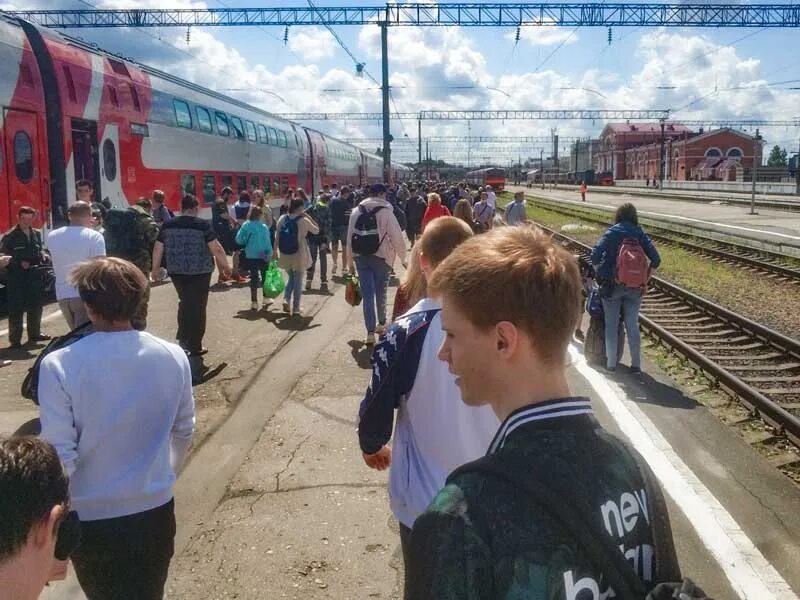 Поезд Брянск. Поезд Унеча вокзал. Поезд Москва Унеча. Станция Снежетьская Брянск.