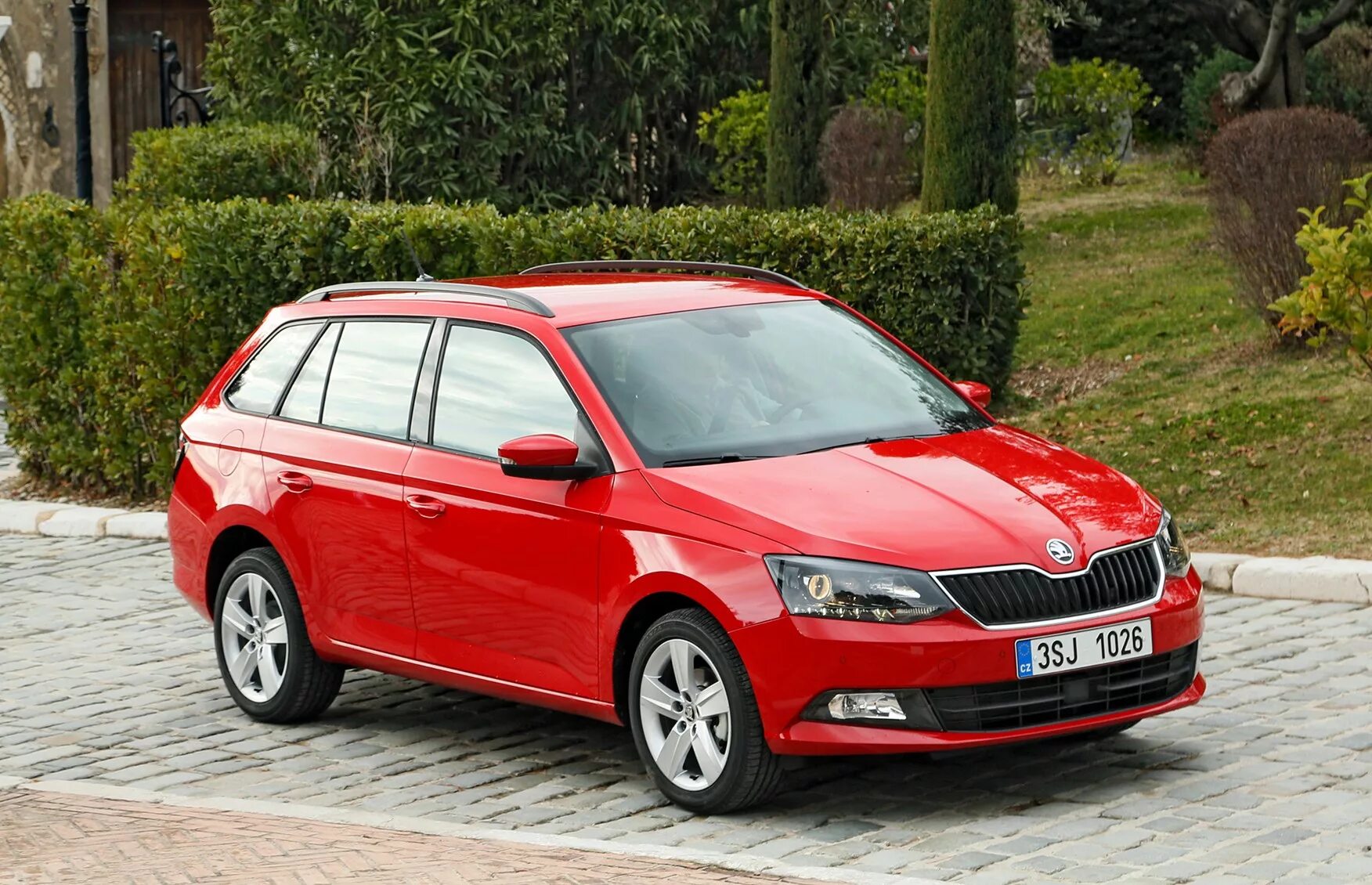 Купить шкоду фабию москва. Skoda Fabia Estate. Skoda Fabia 2015. Skoda Fabia 202. Шкода Фабия Лонг.