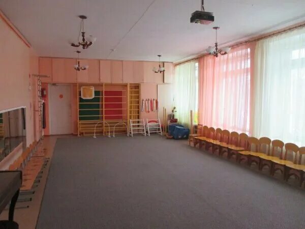 Украшение спортзала в детском саду. Музыкальный зал в детском саду. Спортивный зал в детском саду. Современный спортивный зал в детском саду. Спортивно музыкальный зал в детском саду.