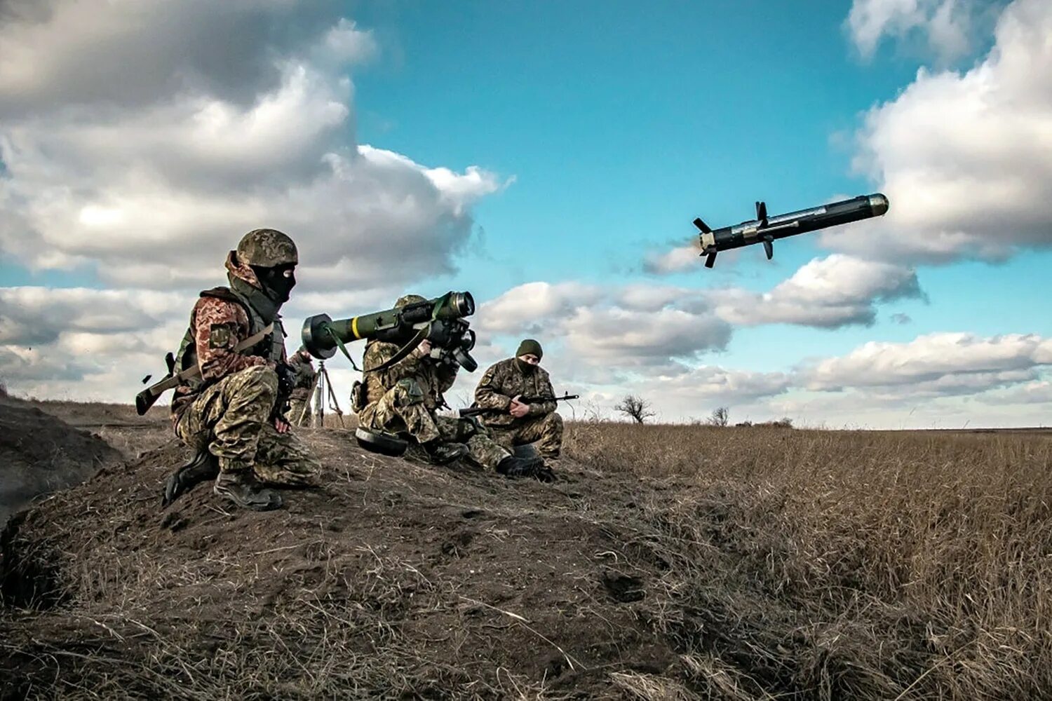 Боевые действия нато. ПТРК Джавелин. Джавелин противотанковый ракетный комплекс на Украине. Джавелин на Донбассе. FGM-148 Javelin.