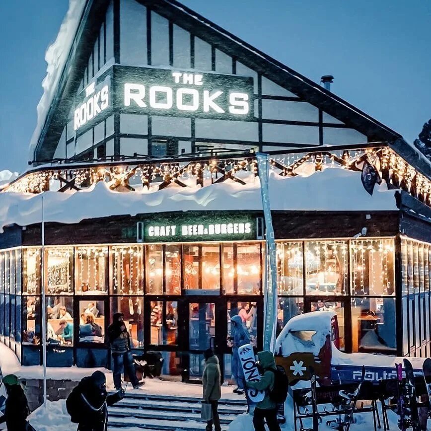 Шерегеш бар новокузнецк. Кафе в шерегеше. Ресторан опушка шерегеш. Шерегеш кафе на горе. Шерегеш кафе терем.