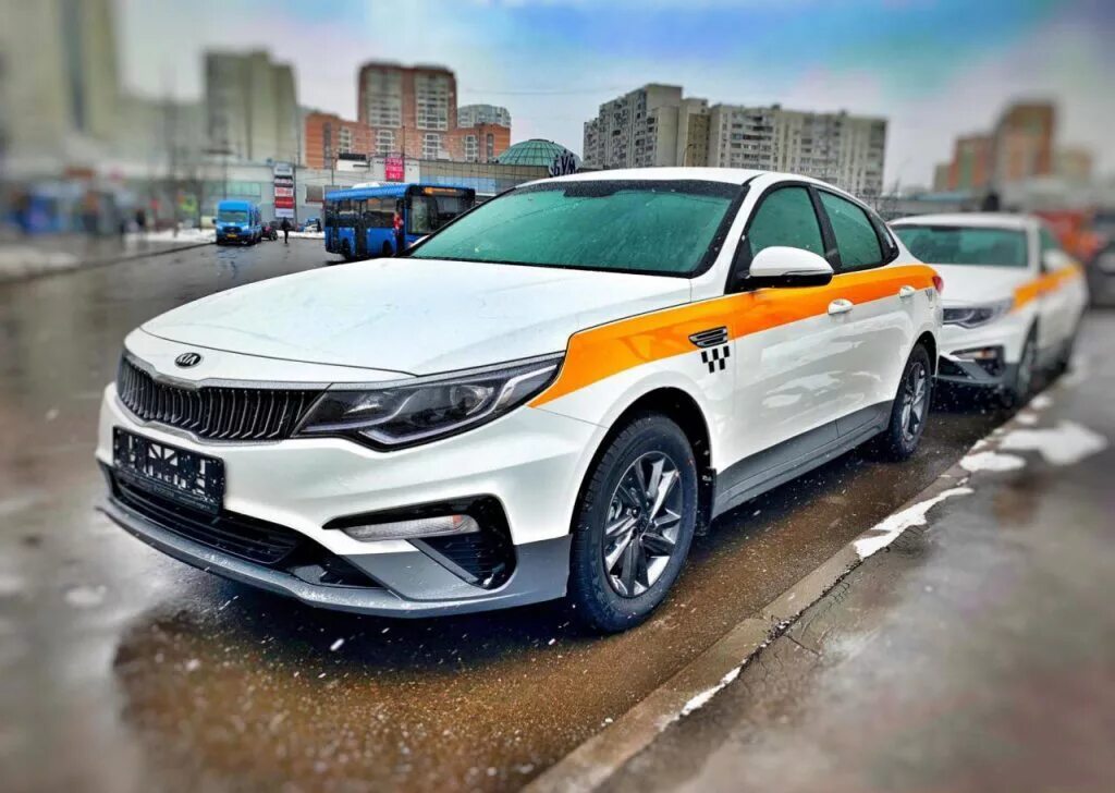 Kia rio 2017 года под такси. Шкода рапид 2021 такси. Киа рио 2021 такси москва. Hyundai solaris 2018 такси. Авто под такси москва.