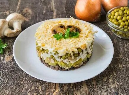 Салат курицей и грибами шампиньонами слоеный