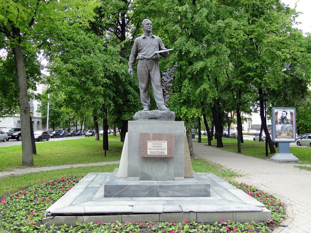 Россия город ульяновск памятники. Памятник Толбухину в Ярославле. Памятники Ульяновска. Памятники культуры Ульяновской области. Бульвар Пластова Ульяновск.